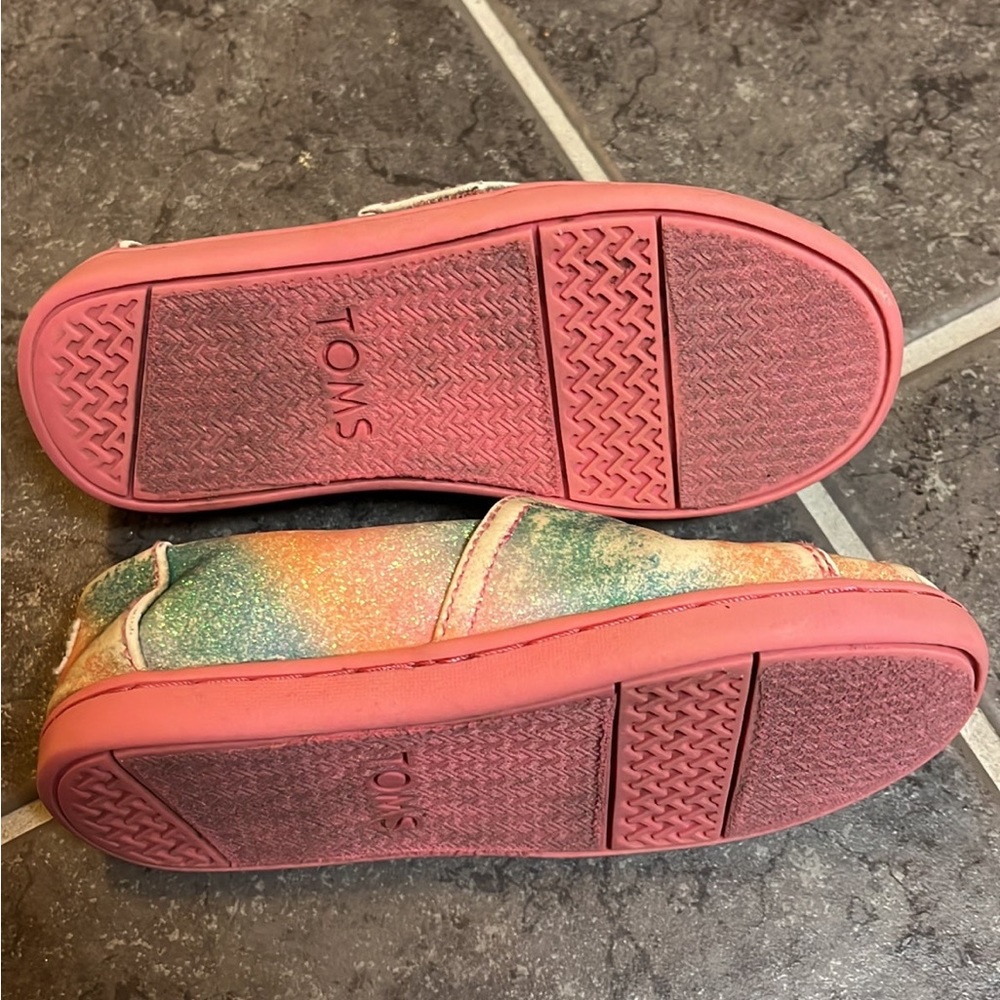 Toms - Picture 4 of 4